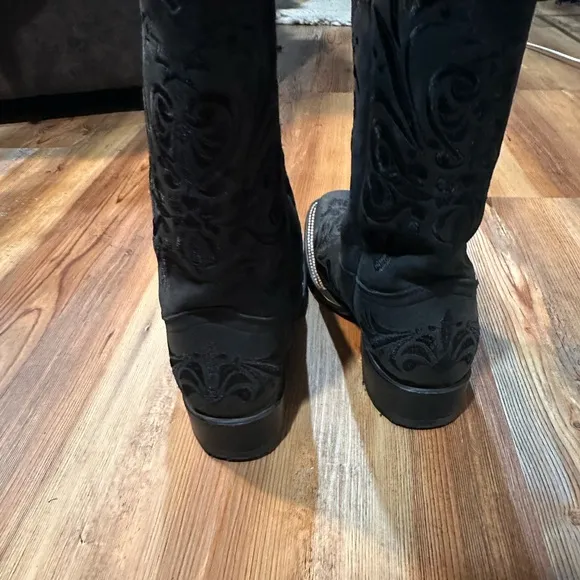 Circle G Black Heeled Boots with Western Elegance
