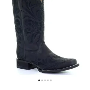 Circle G Black Heeled Boots with Western Elegance
