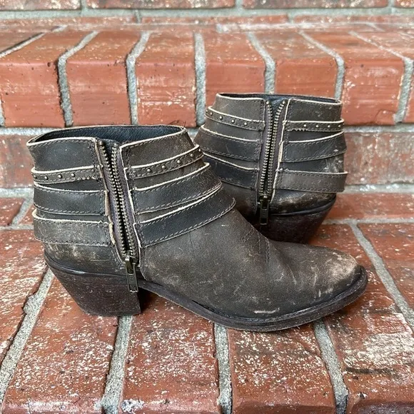 Circle G by Corral Cowhide Round Toe Boot with Studs Women's Size 7.5