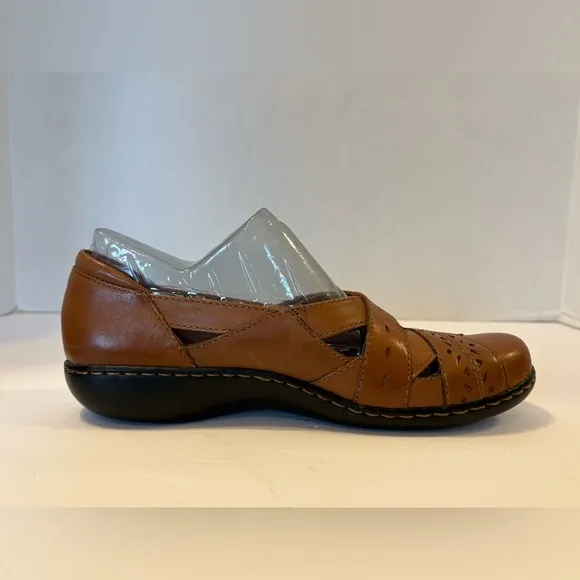 Clarks Ashland Spin Flats brown leather shoes size 8.5 N NWOT