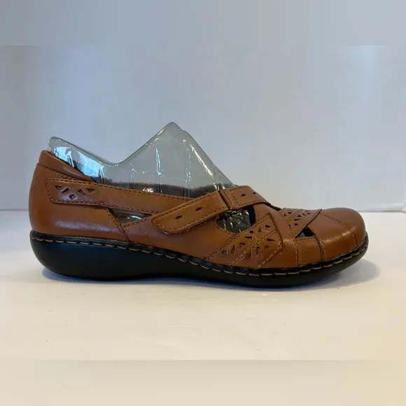 Clarks Ashland Spin Flats brown leather shoes size 8.5 N NWOT