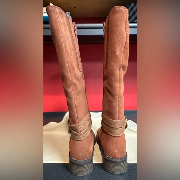 Clarks Collection Brown Suede Knee High Boots 1.5” Heel Women’s Size 6M