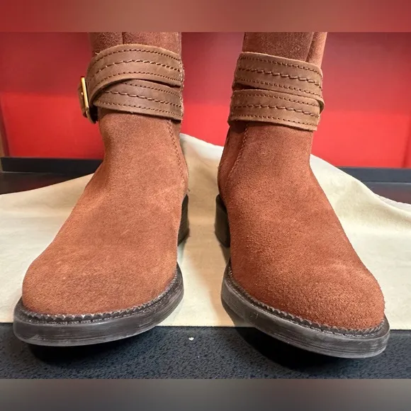 Clarks Collection Brown Suede Knee High Boots 1.5” Heel Women’s Size 6M