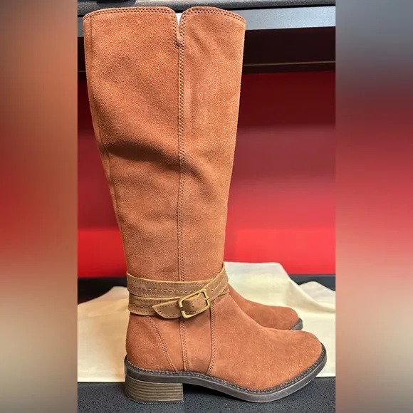 Clarks Collection Brown Suede Knee High Boots 1.5” Heel Women’s Size 6M