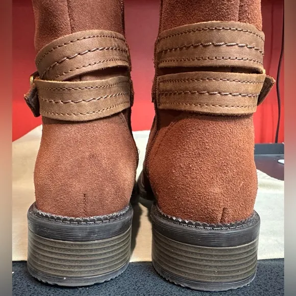 Clarks Collection Brown Suede Knee High Boots 1.5” Heel Women’s Size 6M