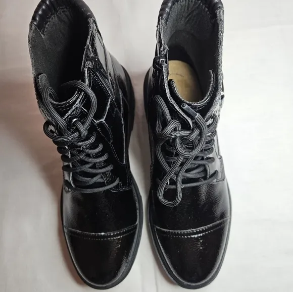 Clark's Collection Calla Dance Black Patent Boot 8.5 Wide