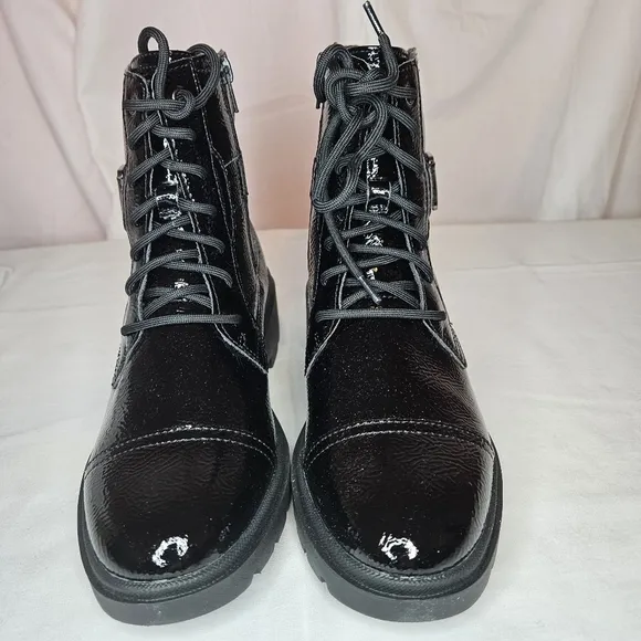 Clark's Collection Calla Dance Black Patent Boot 8.5 Wide