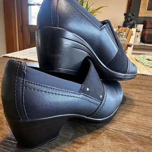 Clarks Collection Emily‎ Step Heel Loafers Navy Blue/ Black Leather Size 6