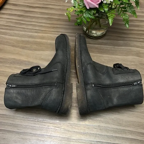 CLARKS “ DESERT BOOTS” BLACK LEATHER SIZE 7