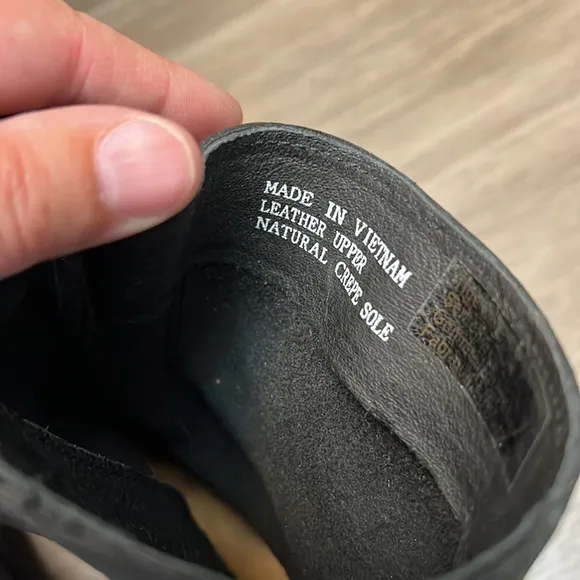 CLARKS “ DESERT BOOTS” BLACK LEATHER SIZE 7