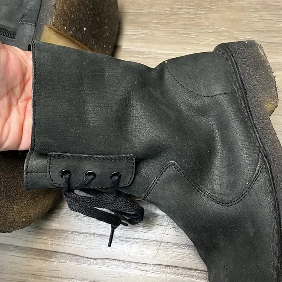 CLARKS “ DESERT BOOTS” BLACK LEATHER SIZE 7