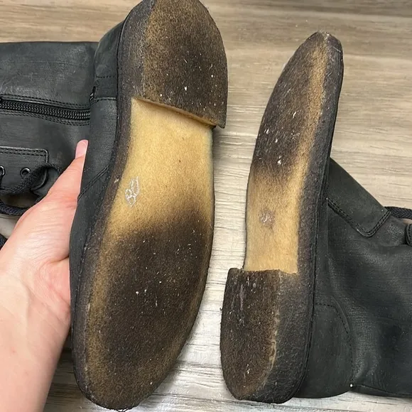 CLARKS “ DESERT BOOTS” BLACK LEATHER SIZE 7