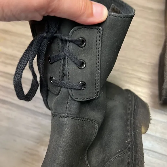 CLARKS “ DESERT BOOTS” BLACK LEATHER SIZE 7