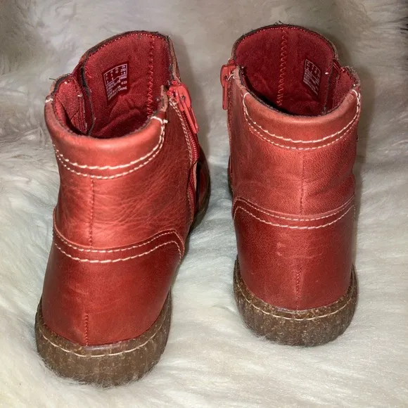 Clarks Red Leather Caroline Orchid Ankle Boots NWOT