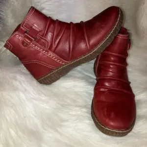 Clarks Red Leather Caroline Orchid Ankle Boots NWOT