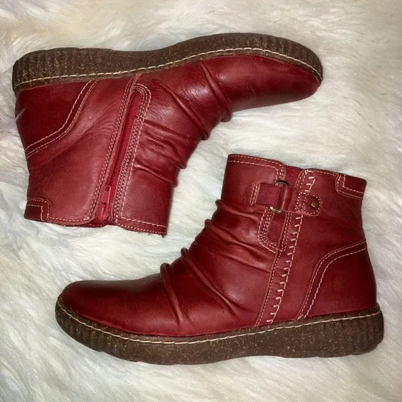 Clarks Red Leather Caroline Orchid Ankle Boots NWOT