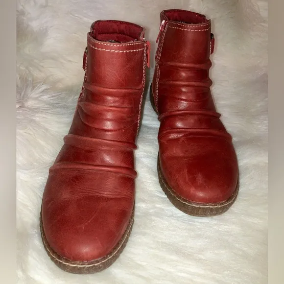 Clarks Red Leather Caroline Orchid Ankle Boots NWOT