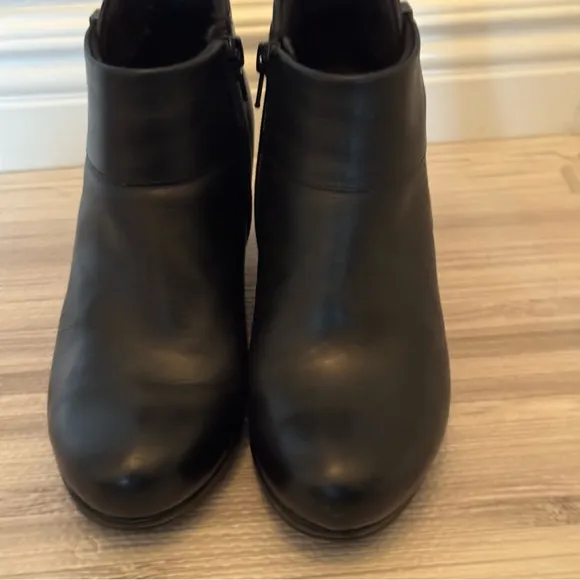 Clarks Womens Camryn Fiona Boot Size 7M Black Leather Wedge Heel Bootie Comfy