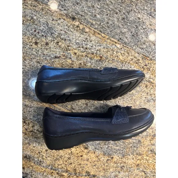 Clarks Women's Navy Leather Cora Haley Tassel Slip On Shoes Size 7.5