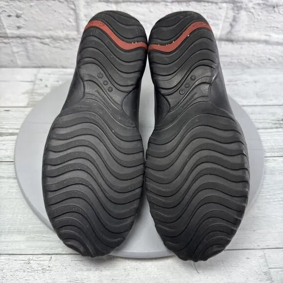 Clark’s muckers waterproof black leather rubber Women Sz 8 muck sneaker shoes