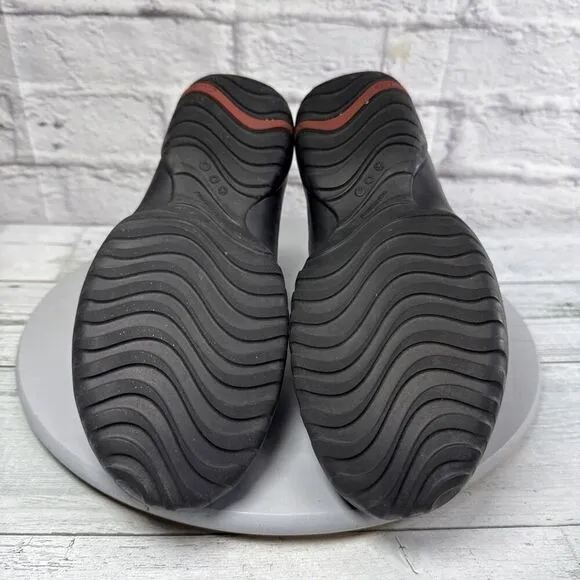 Clark’s muckers waterproof black leather rubber Women Sz 8 muck sneaker shoes