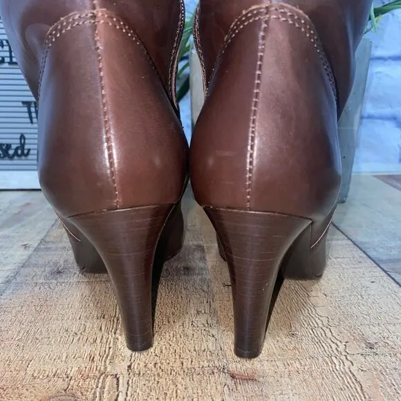 Coach Millie Boots Size 7.5  Signature C Logo Print