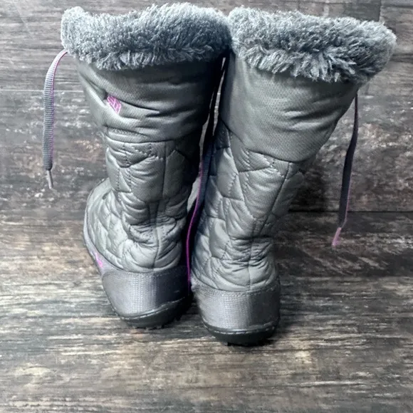 Columbia Gray Winter Boots with Insulated Material Womens 7
