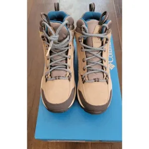columbia women size 8 mount carmel mid waterproof YL1089-271