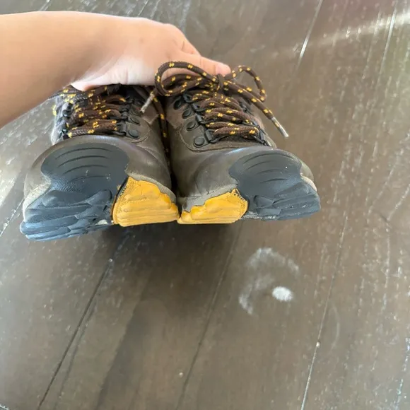 Columbia Youth Newton Ridge Brown Hiking Boots‎ Outdoors Size 3 Unisex Child