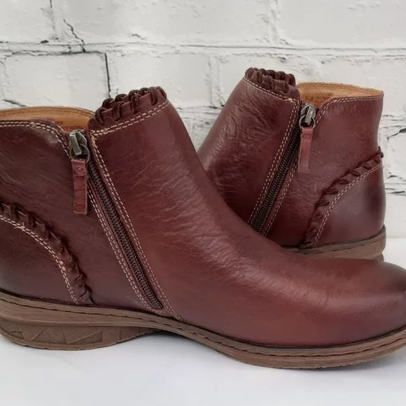'COMFORTIVA' 'FALLSTON' LEATHER  WEATHERPROOF RUFFLE BOOTIES