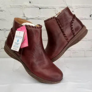 'COMFORTIVA' 'FALLSTON' LEATHER  WEATHERPROOF RUFFLE BOOTIES