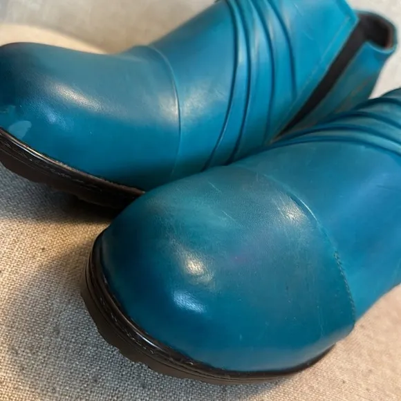 Comfy Adjustable Belt Genuine Leather Booties by Super Lady Star; Size 39 - NWOT
