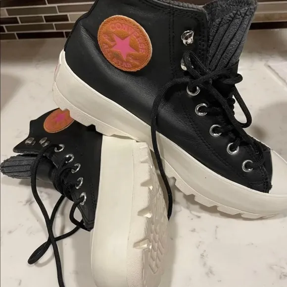 CONVERSE  CHUCK TAYLOR ALL STAR LUGGED RETROGRADE GORE-TEX BLACK N NWOT