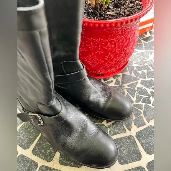COPY - David Tate size 9.5 mid calf black boots. Excellent shape. Zips up side.…