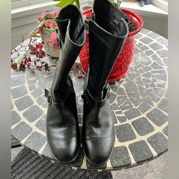 COPY - David Tate size 9.5 mid calf black boots. Excellent shape. Zips up side.…