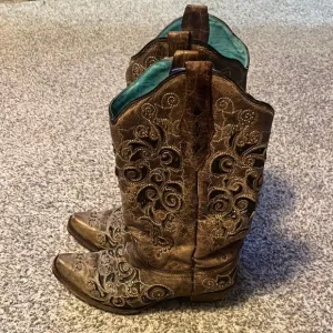 Coral boots