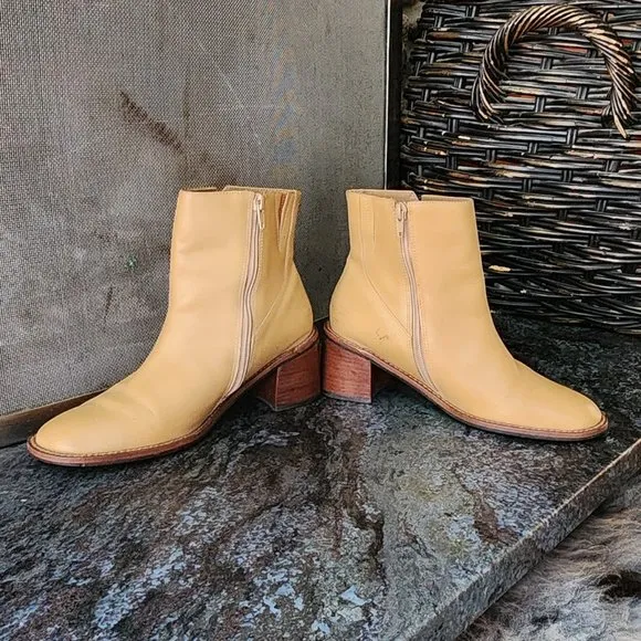 COUP D'ETAT LTD Gold Leather Block Heel Ankle Boots Size 8M