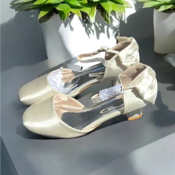 Coutgo Girls Elegant Cream Dress Shoes with Sparkly Bow Detail