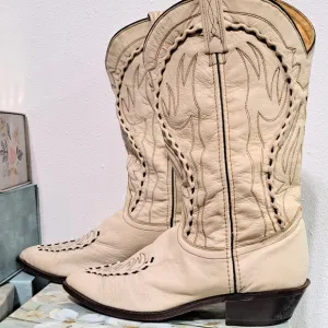 Cream Cowboy Boots with Intricate Stitching and Angled Heel