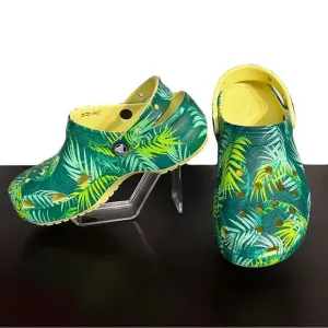 Crocs Classic Bae Clogs Tropical Fern Leaf print, size 7. Green platform shoes