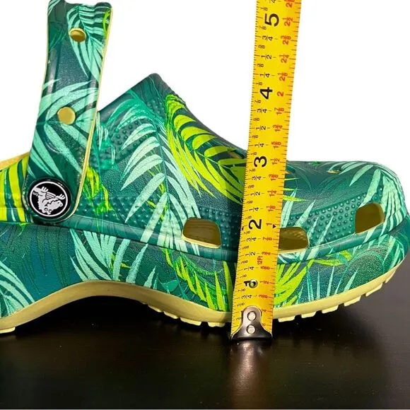 Crocs Classic Bae Clogs Tropical Fern Leaf print, size 7. Green platform shoes