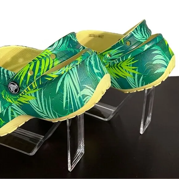Crocs Classic Bae Clogs Tropical Fern Leaf print, size 7. Green platform shoes