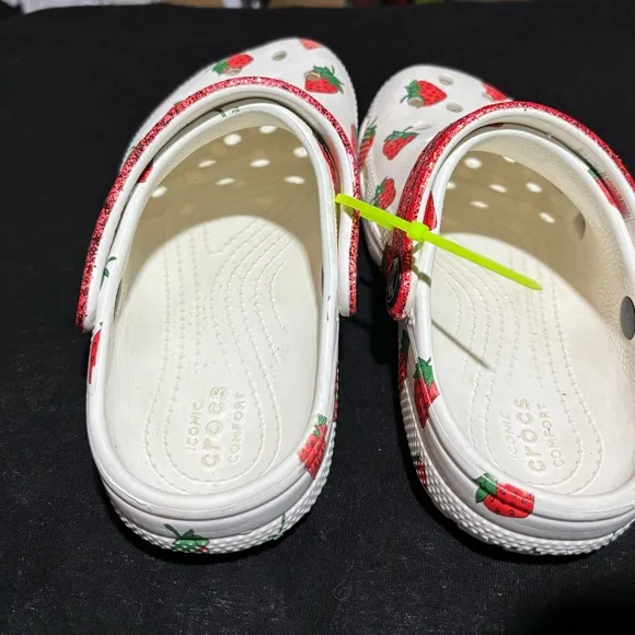 Crocs Kids' Colorful Clogs they look good and clean