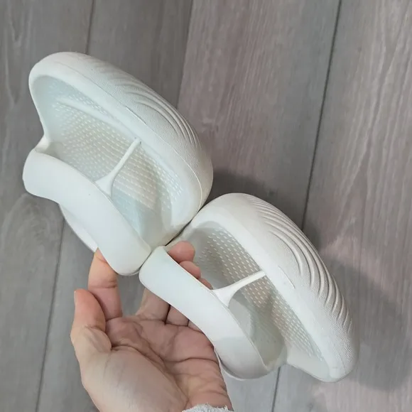 Crocs Mens Thong Rubber White Crocs Flip Flops Sandals Shoes Sz 11