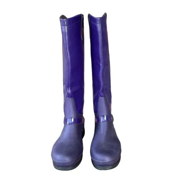 CROCS Women's Purple Faux Snakeskin Print Zip Up Boots Belt Detail Size 7