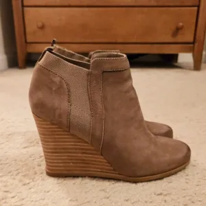 Crown Vintage Wedge Ankle Boots Sz 6.5