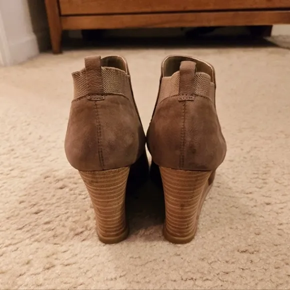 Crown Vintage Wedge Ankle Boots Sz 6.5