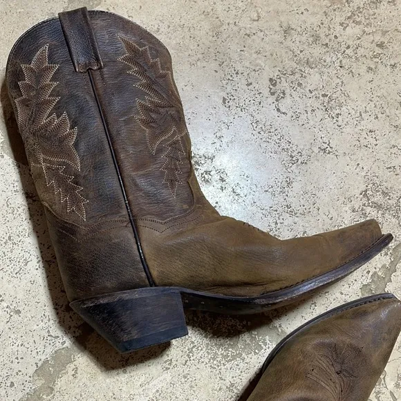 DAN POST vintage Western Boots cowgirl Pre-owned good condition. Size 8