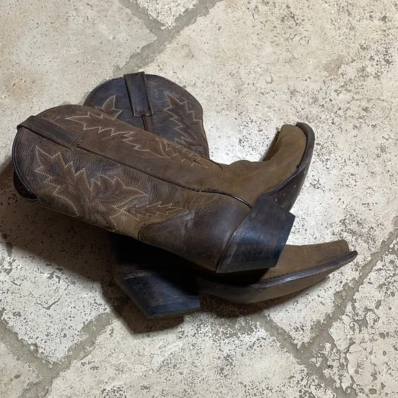 DAN POST vintage Western Boots cowgirl Pre-owned good condition. Size 8