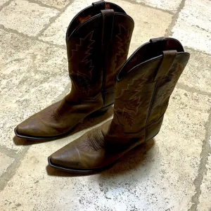 DAN POST vintage Western Boots cowgirl Pre-owned good condition. Size 8